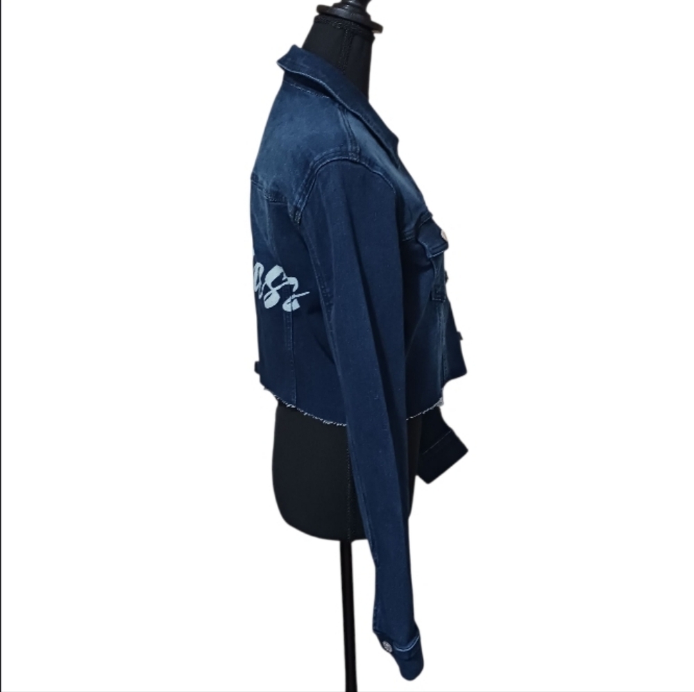 Guess Martha Cropped Denim Jacket Retro Script Logo Raw Hem - Picture 3 of 8